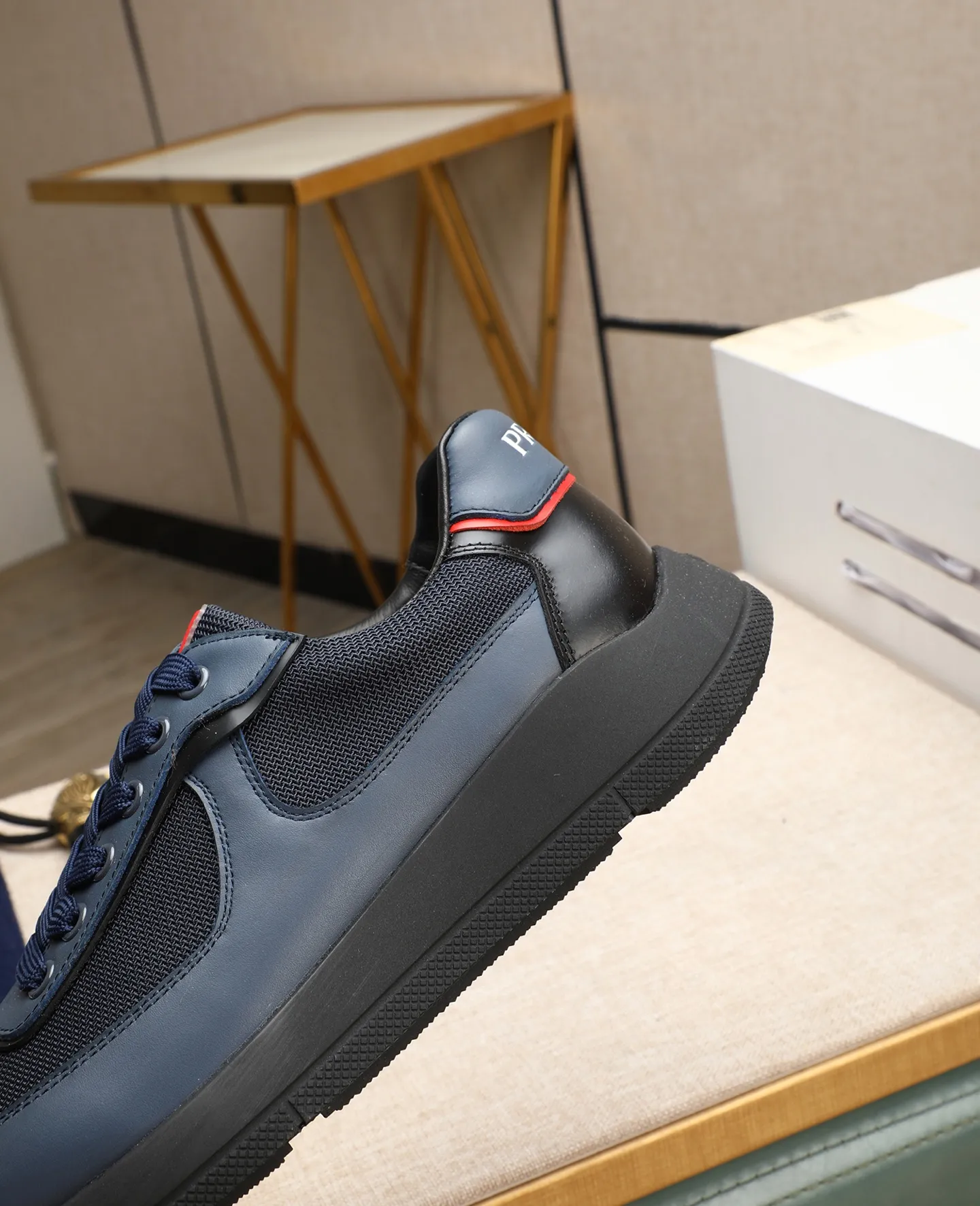 Men's shoes 💰600 Top quality New hot models on the official website, timeless for a century, 🆘 Trendy brand (Prada) mainly promotes hot models, avant-garde and versatile fashion men's shoes private version molding, cowhide surface splicing 1:1 oil edge treatment... fashionable and simple, original imported cowhide lining cowhide feet; the atmosphere and personality are more fashionable, eye-catching and pursuing class, it will subvert the old idea and be a must-have for fashion trendsetters with you! Must keep it for yourself! High-end comfort, high-end quality workmanship. Size: 38-44 Various colors available. full package